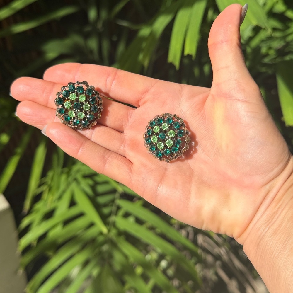 Vintage Weiss Green Faux Gemstone Clip On Earrings